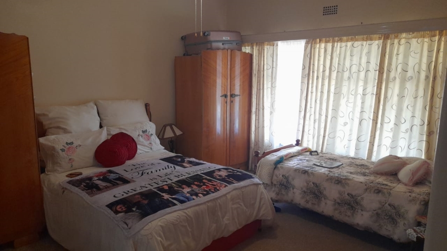 5 Bedroom Property for Sale in Hartbeesfontein North West